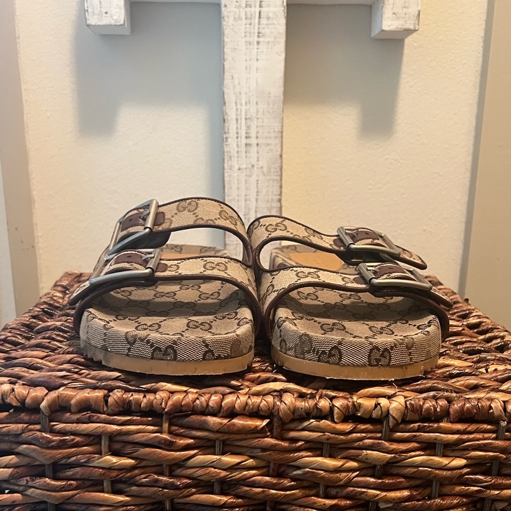 Gucci Beige Monogram Buckle Slides - Picture 7 of 12